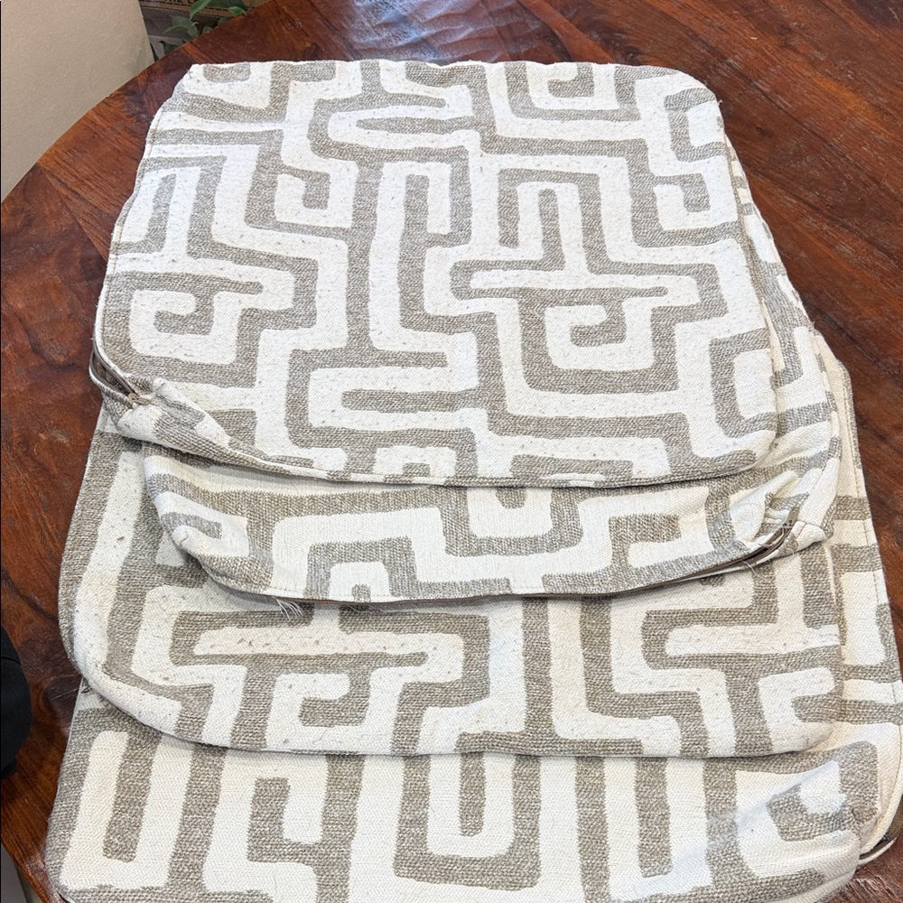 All 7 pillow duvets Cream and Gray Maze Pattern Pillow Covers. Nice condition.
